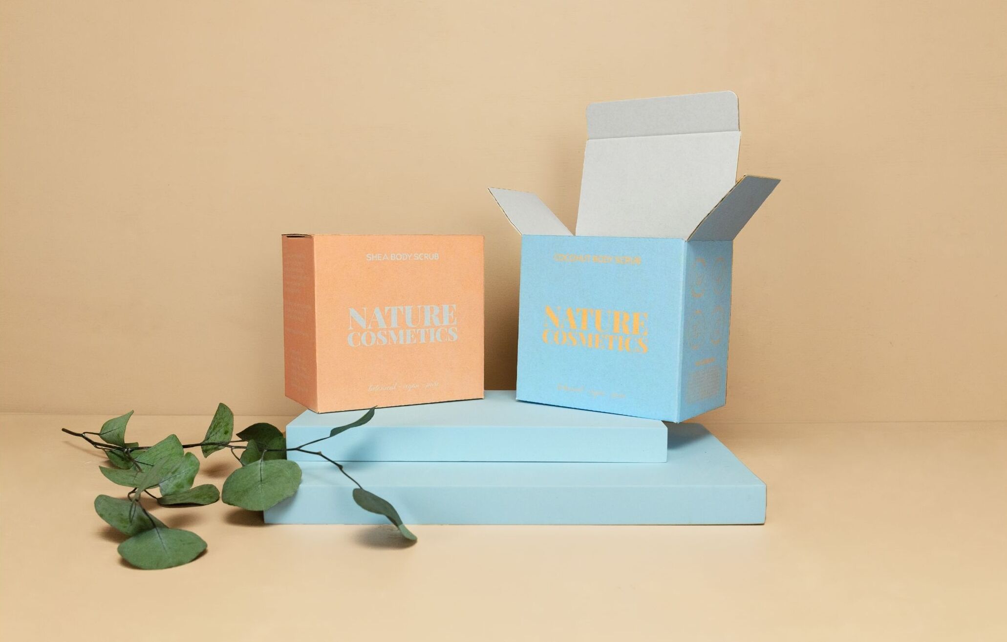 Versandkarton als Creme Verpackung aus solider Wellpappe